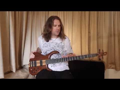 Kristoffer Gildenlöw presenting his Schack Bass Unique IV