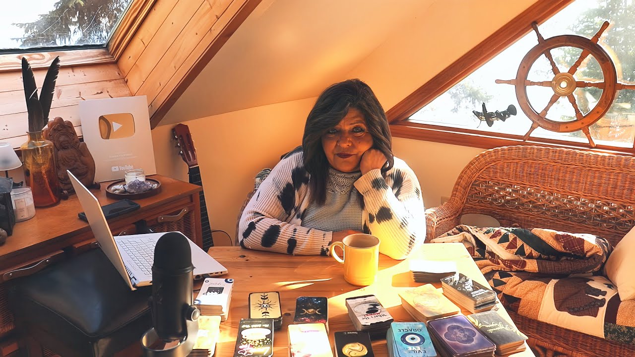 CAPRICORN 🙏🏽"DIVINE INTERVENTION"🏰OFFERING A HELPING HAND TO SOMEONE GOING THROUGH A TOWER!