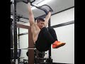 雑巾を絞るような ハンギングレッグレイズ