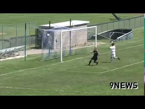 Um dos golos mais acrobáticos num jogo de futebol...