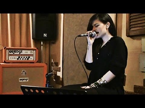 Alexandra Koniak | Closer/ Mono gia keini mi mou les (Cover) Live @Studio Terra