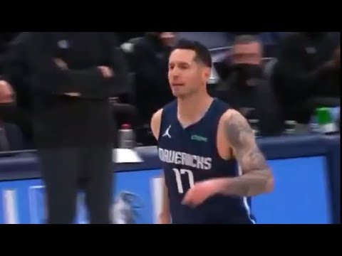 JJ Redick Hits his first Bucket as a Dallas Maverick!