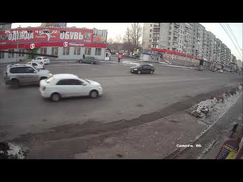 Столкновение на перекрёстке в Челябинске