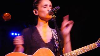 Algo Sucede- Julieta Venegas