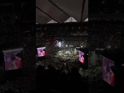 Dellafuente enamora a 65.000 personas en Madrid con su música folclórica atemporal