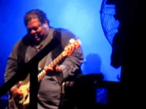 Juan Nelson bass Solo @ Bluesfest 2011 (Ben Harper and the Innocent Criminals)
