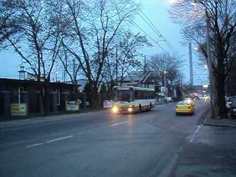 Troleibuzul Astra Ikarus 415T #5225 pe linia 74 tranzitand Str.Turnu Magurele