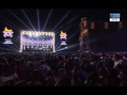 Notte della Taranta in Salento: in 200mila hanno cantato e ballato senza paura