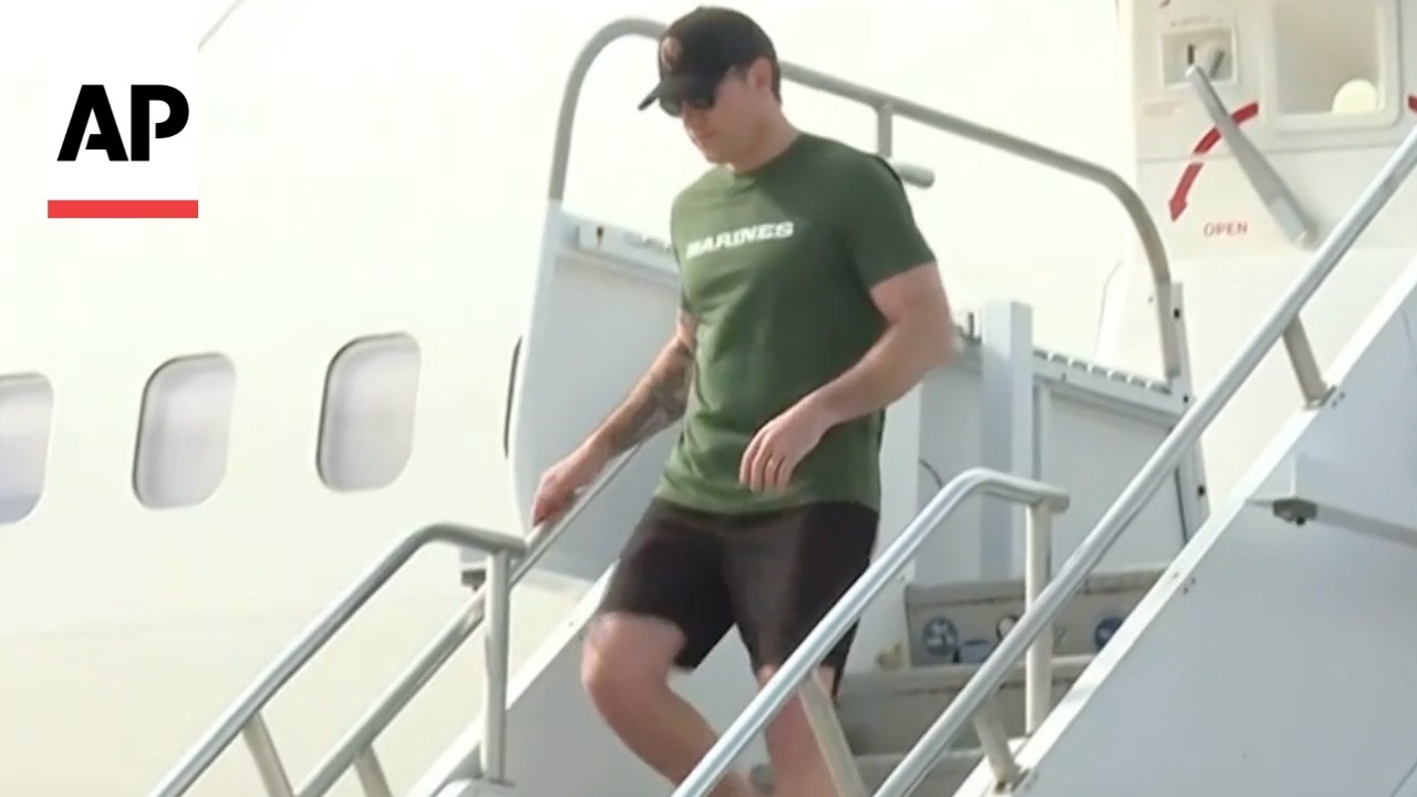 Pete Hegseth arrives in Cuba in shorts and a t-shirt
