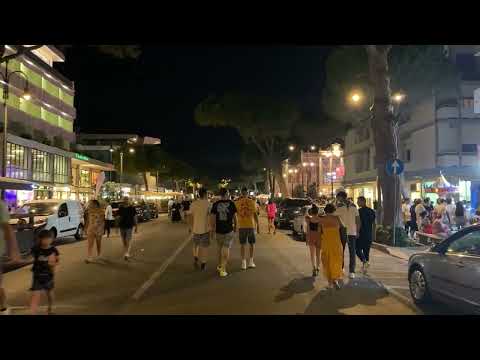 Il sabato sera della Notte Rosa a Cesenatico