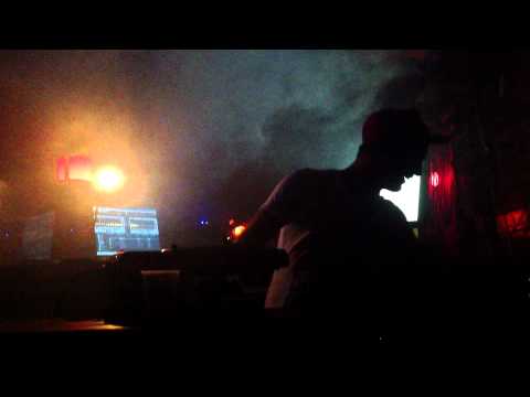 dj asi c make a crazy drum solo !!@#!$!@$#@!