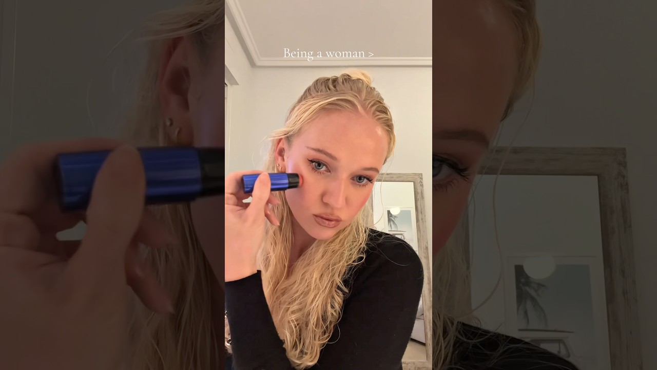 Makeup touch up’s on Christmas Eve ❄️🎀 #makeup #glowymakeup #girlhood #cutemakeup