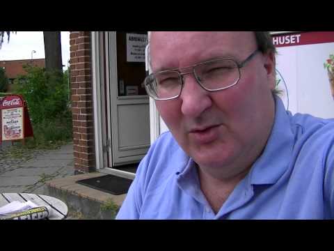 MongoTV_532 - Fede John Spiser Frokost Pizza Nr.119 Med Kødsovs Og Pepperoni 22.Juli 2015