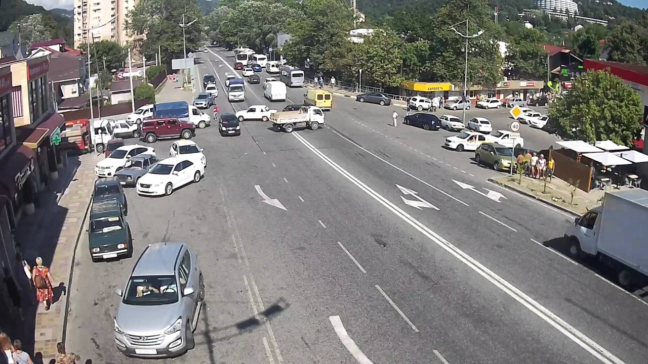 В Дагомысе нет покоя ни днем, ни ночью...