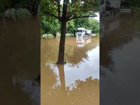 Caminhão fica Ilhado em Italva RJ