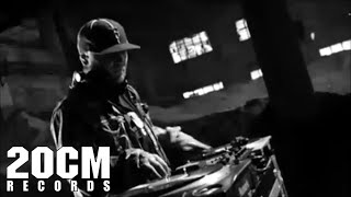 Parazitii - 17 (Vrei Bani) (Official Video - HQ)