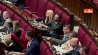 «Partiti padroni? No, cittadini sovrani». I cartelli dei vannacciani in Aula dopo No a preferenze