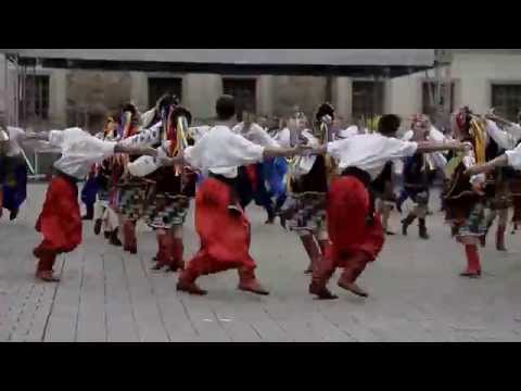 Największy hopak na świecie. Rekord Guinnessa 2015 | zycie.pl