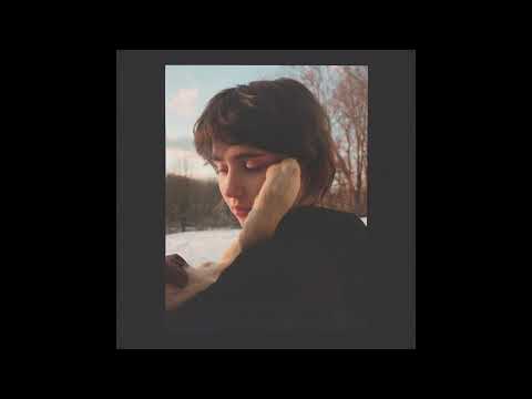 Clairo – Amoeba