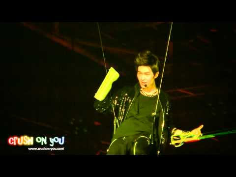 110611 [Crushonyou] onew lucfier leser hand fall