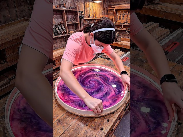 Vídeo relacionado con xxkgdsv Lámpara de resina epoxi, anillo de señor oscuro, hecha a mano, luz nocturna LED de resina de madera maciza, puerto USB, decoración de mesita de noche de dormitorio, regalo de cumpleaños