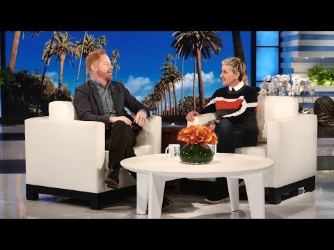 傑西-泰勒-弗格森評論維多利亞-貝克漢姆加入《摩登家庭》。 (Jesse Tyler Ferguson Comments on Victoria Beckham Joining 'Modern Family')