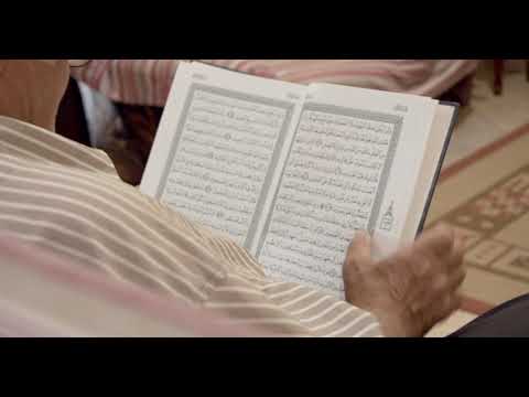 A i lejohet njeriut të lexojë Kuranin duke qenë i shtrirë mbi shtrat?