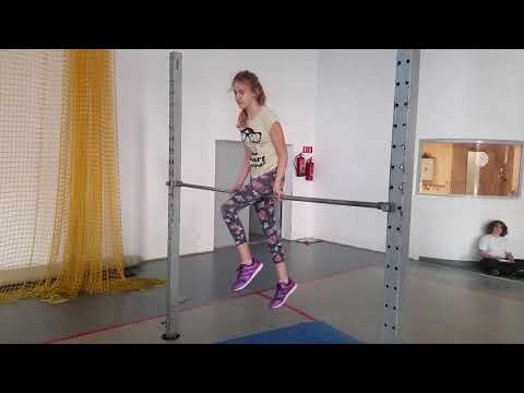Prosty układ gimnastyczny na drążku klasa VIII