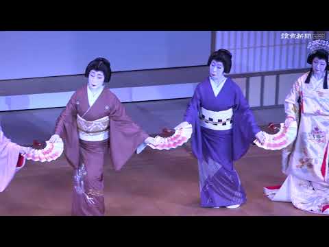 \Ozarae\ (Great Discount) ahead of the opening performance at Miyagawacho Kaburenjo Theater in Kyoto