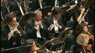 Magali Mosnier plays the solo of flute from Ravel's Daphnis et Chloé