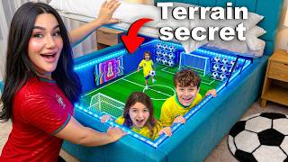 J'ai CONSTRUIT un TERRAIN de FOOT SECRET dans Ma Maison 