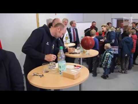 Autogrammstunde der EWE Baskets