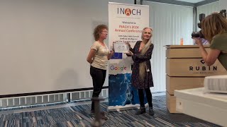 Ceremonia wręczenia Nagrody im. Ronalda Eissensa i Suzette Bronkhorst dla Stowarzyszenia „NIGDY WIĘCEJ”, 27.09.2024 (ang.).