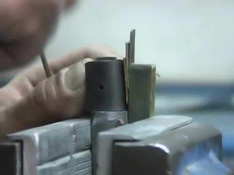 Lavorazione del coltello di Pattada - www.pizzadilicoltelli.it