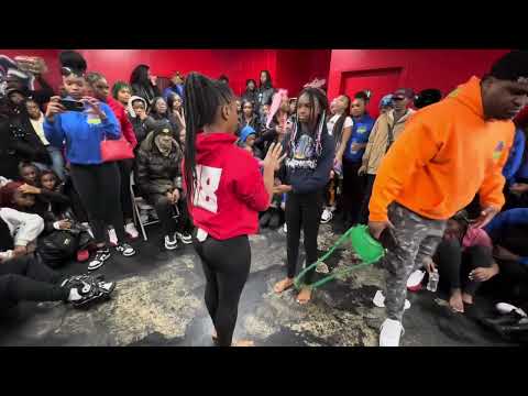 Astronaut Flee Present - "Combat Zone" | riri (Empiire) VS Miyhana (AFE) who yall got for the win??