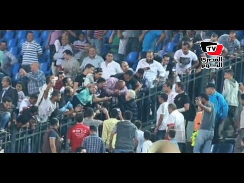 مشجع يقبل يد مرتضى منصور عقب فوز يد الزمالك ببطولة أفريقيا (فيديو) | المصري اليوم 