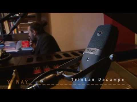 Tristan Decamps improvise...(piano et chant)