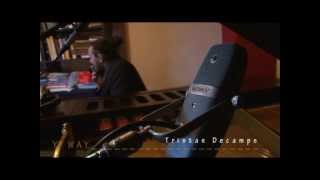 Tristan Decamps improvise...(piano et chant)