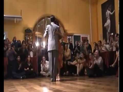  Alejandro Hermida  and  Silvana Anfossi  are  dancing  to  the  milonga  "  Mi Buenos Aires  "