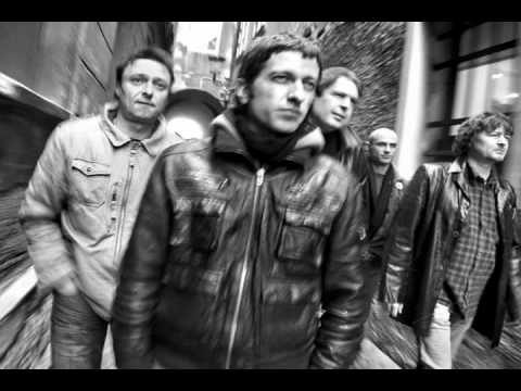 Niet - Dekle Izza Zamreženega Okna