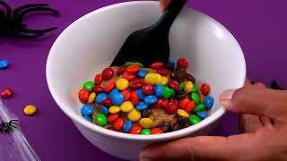  HALLOWEEN RECIPE SPIDER WEB SPICED BLONDIES