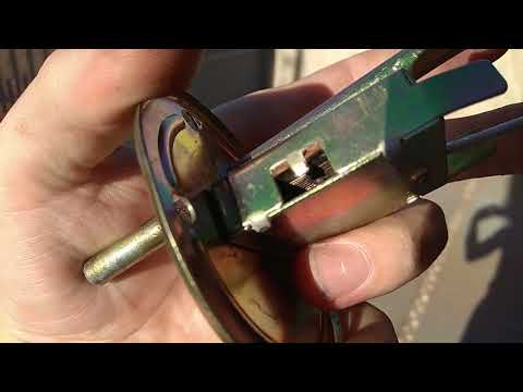 The fuel gauge needle on my Opala is showing a full tank.