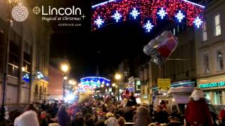Het stadscentrum van Lincoln was gevuld met mensen die wachtten om de kerstverlichting aan te zien gaan en de