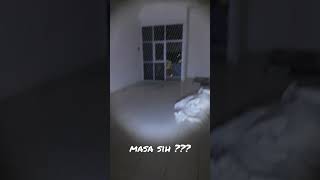 Download lagu Jinnya pada ngacir. #jin #hantu #setan #hororplace #seram #explore #gedungtinggi #ruko #malam mp3