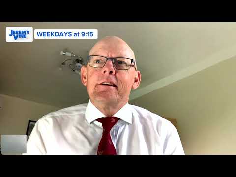 Cyclist catches Guy Ritchie texting while driving