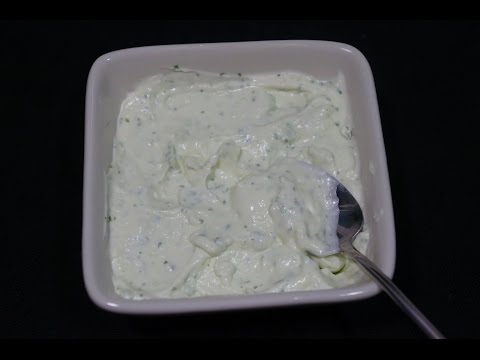Mayonesa de ajo y perejil o falso alioli