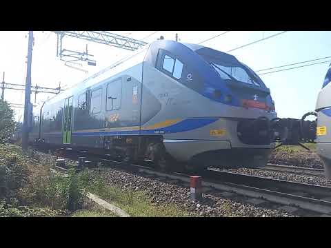 ETR 425 "JAZZ" in doppia in transito lento al casello ferroviario in compagnia di @GIORDOX07