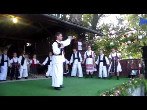 Nr 8   TAUT   IESITUL LA TARINA   2015