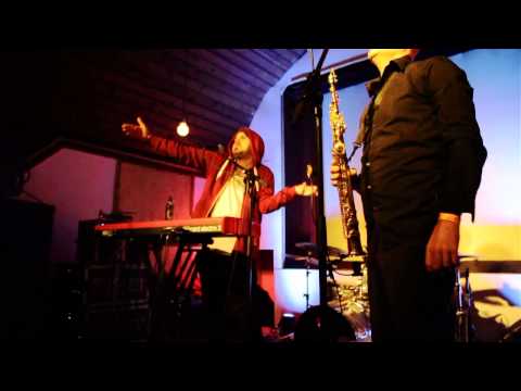 Red Manhole 'NEUE SCHUHE' (@Atelier Poschauko) HD