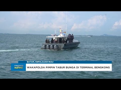 WAKAPOLDA KEPRI PIMPIN UPACARA TABUR BUNGA DILAUT